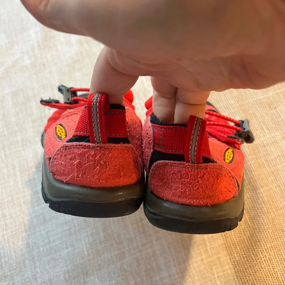 Keen Newport H2 Kids Red Black Waterproof Sport Sandals Size 2 US 34 EU